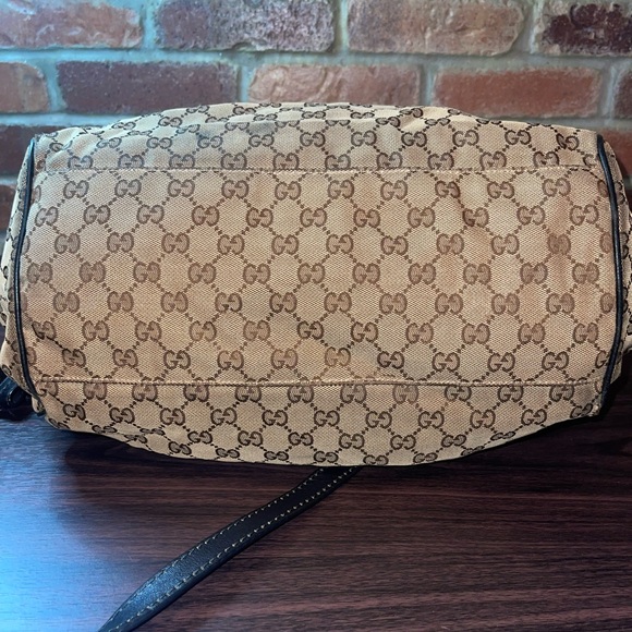 Gucci Sukey Canvas Monogrammed Bag - Picture 15 of 16